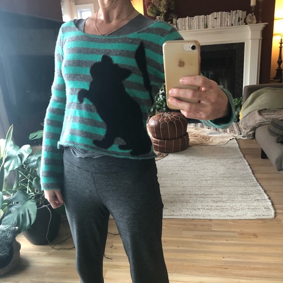 Adorable striped wooly Halloween 🎃 sweater - Picture 3 of 9